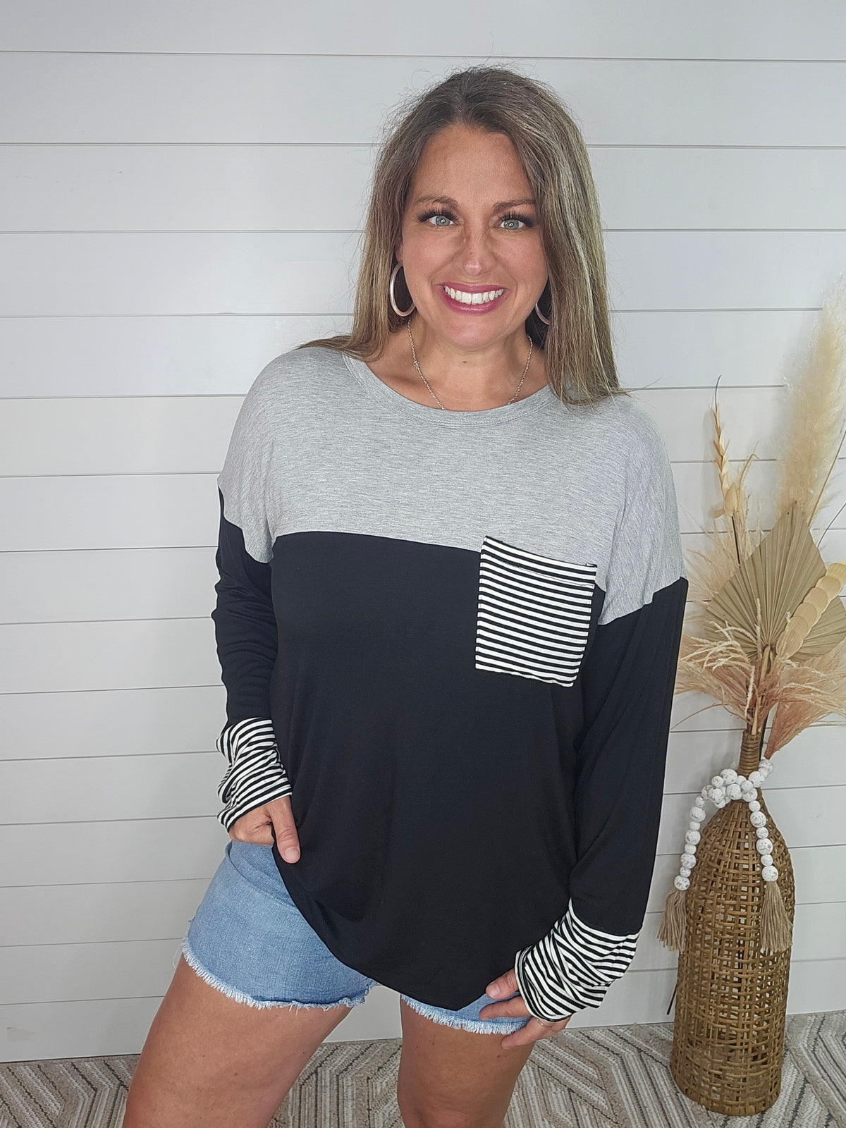 BLACK/GREY KNIT LONG SLEEVE COLORBLOCK TOP W/ STRIPES