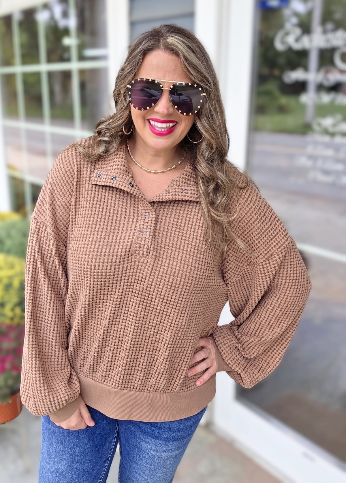 CHOCOLATE WAFFLE TEXTURE SNAP QUARTER KNIT TOP