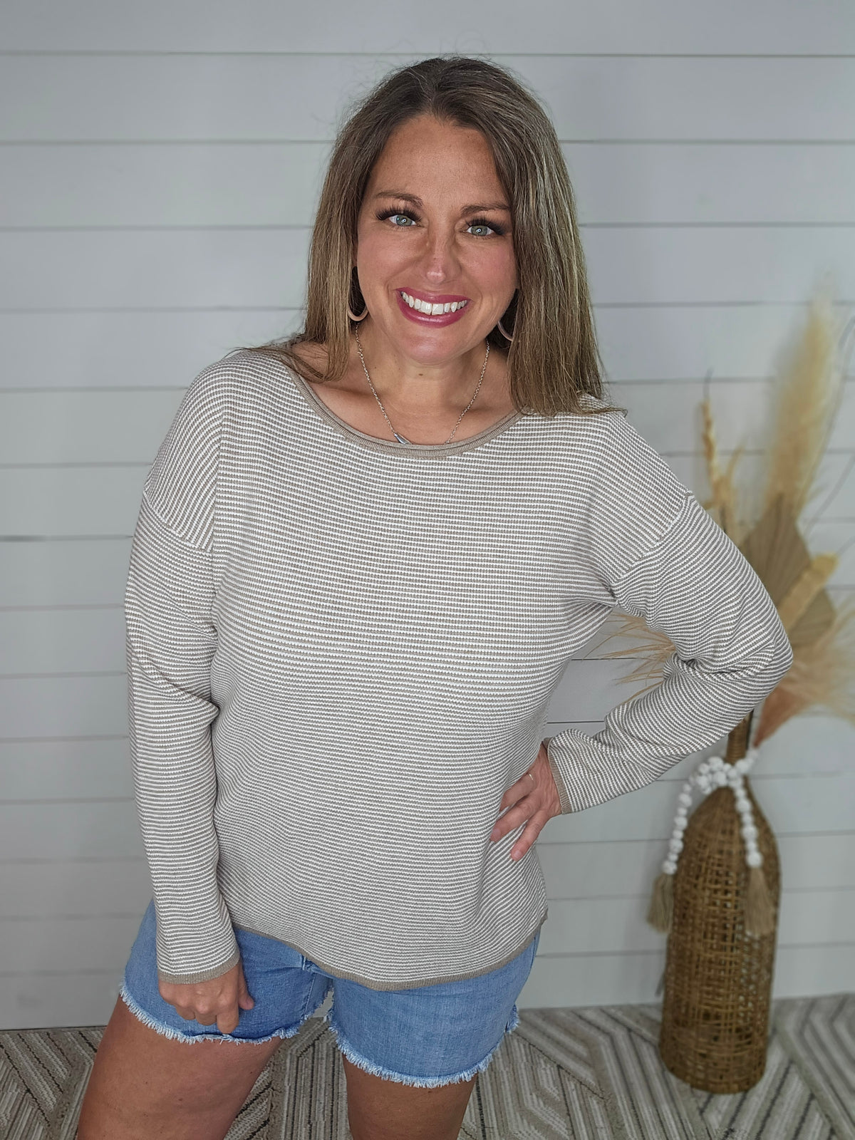 TAUPE/WHITE STRIPED TEXTURER CREW NECK LIGHT WEIGHT SWEATER PULLOVER