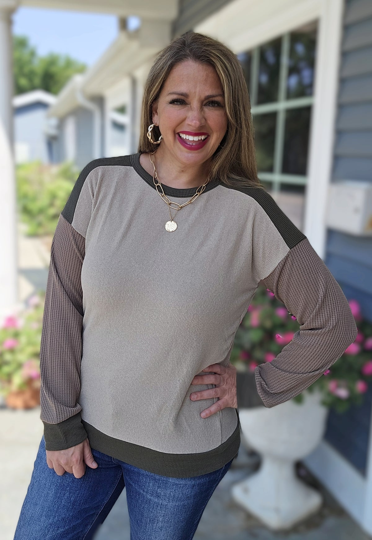 MOCHA/TAUPE COLOR BLOCK CREW NECK KNIT TOP