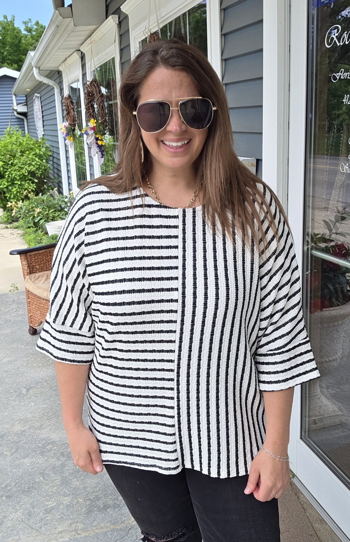 BLACK/WHITE TEXTURED KNIT STRIPED CONTRAST TOP