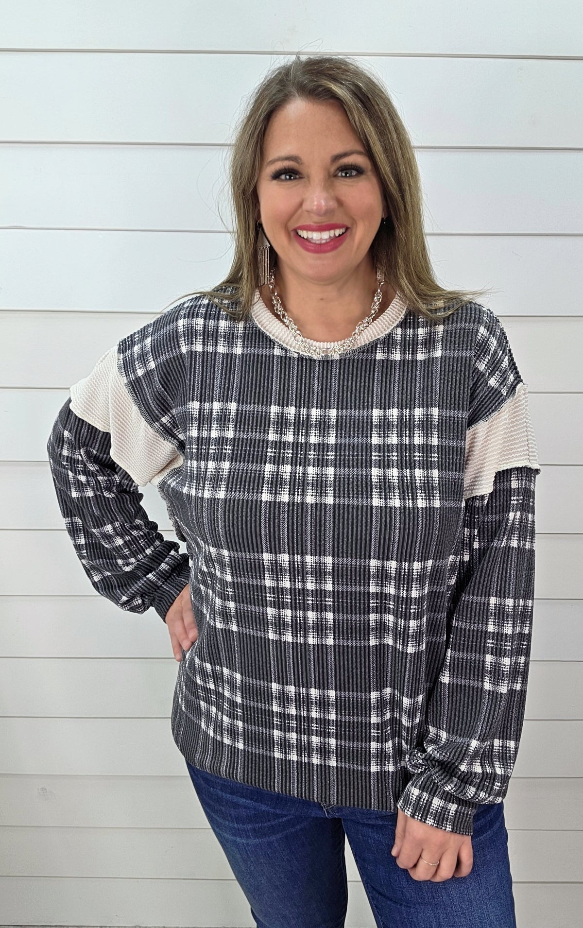 CHARCOAL PLAID RAISED RIBBED KNIT TOP