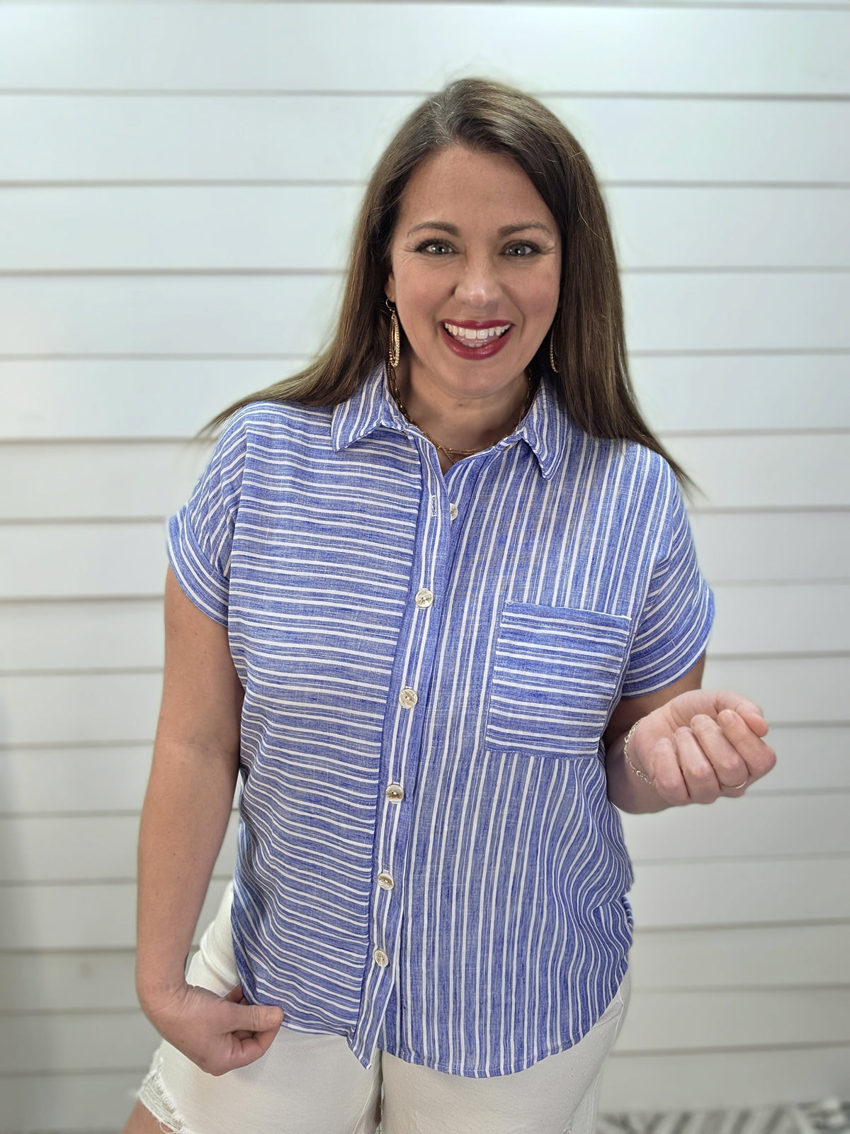CHAMBRAY STRIPED CONTRAST BUTTON TOP