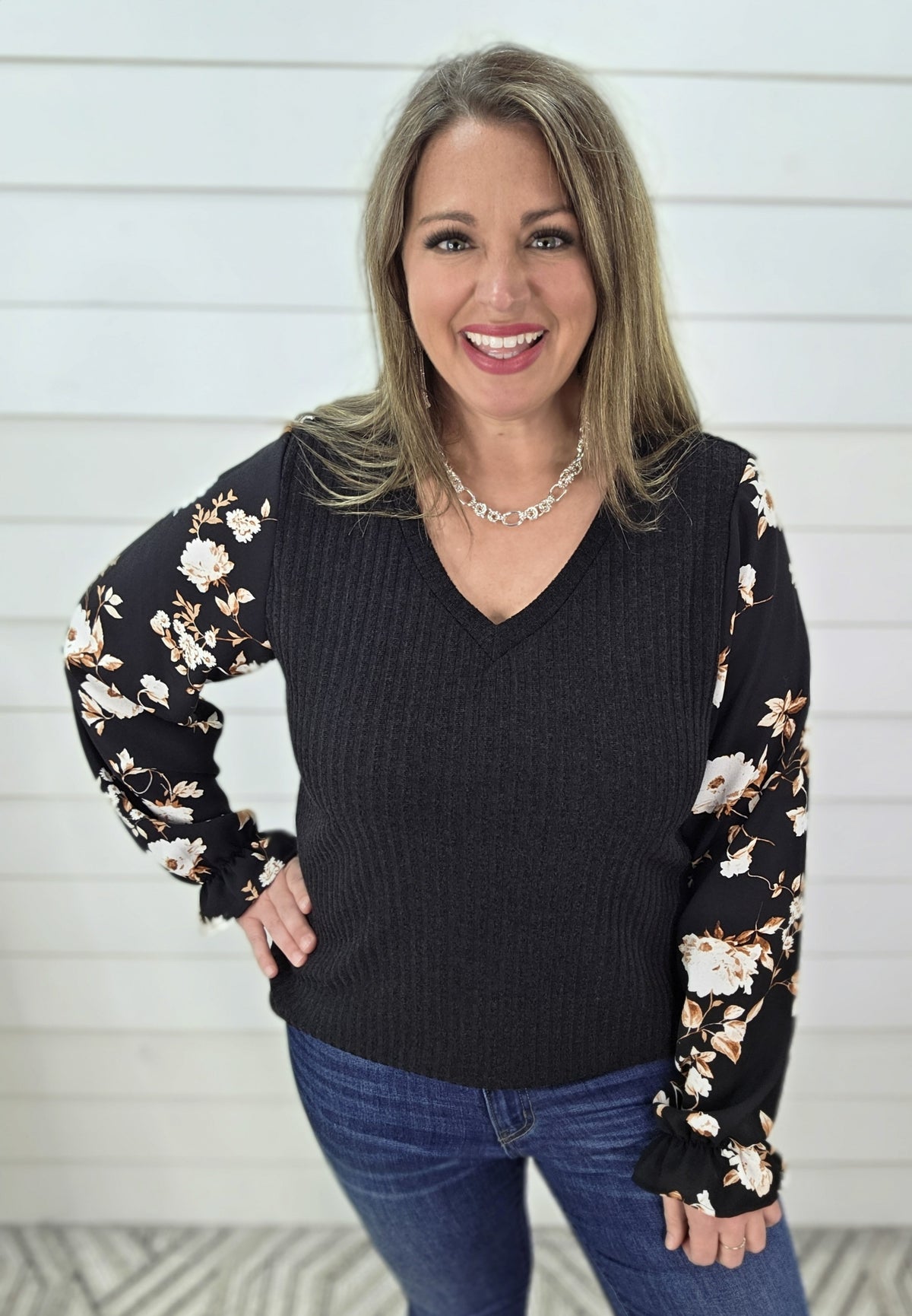 BLACK RIBBED V NECK / FLORAL CONTRAST SLEEVE TOP