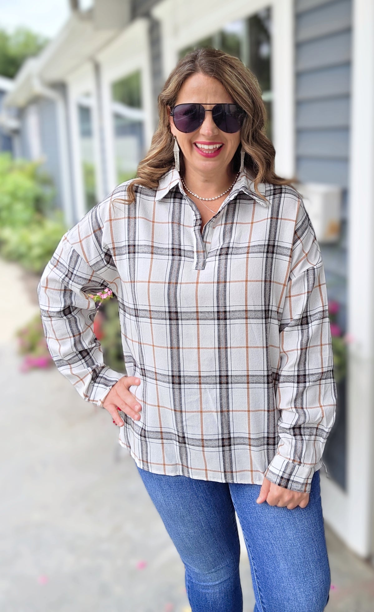WHITE/CAMEL/BLACK V NECK PLAID TOP