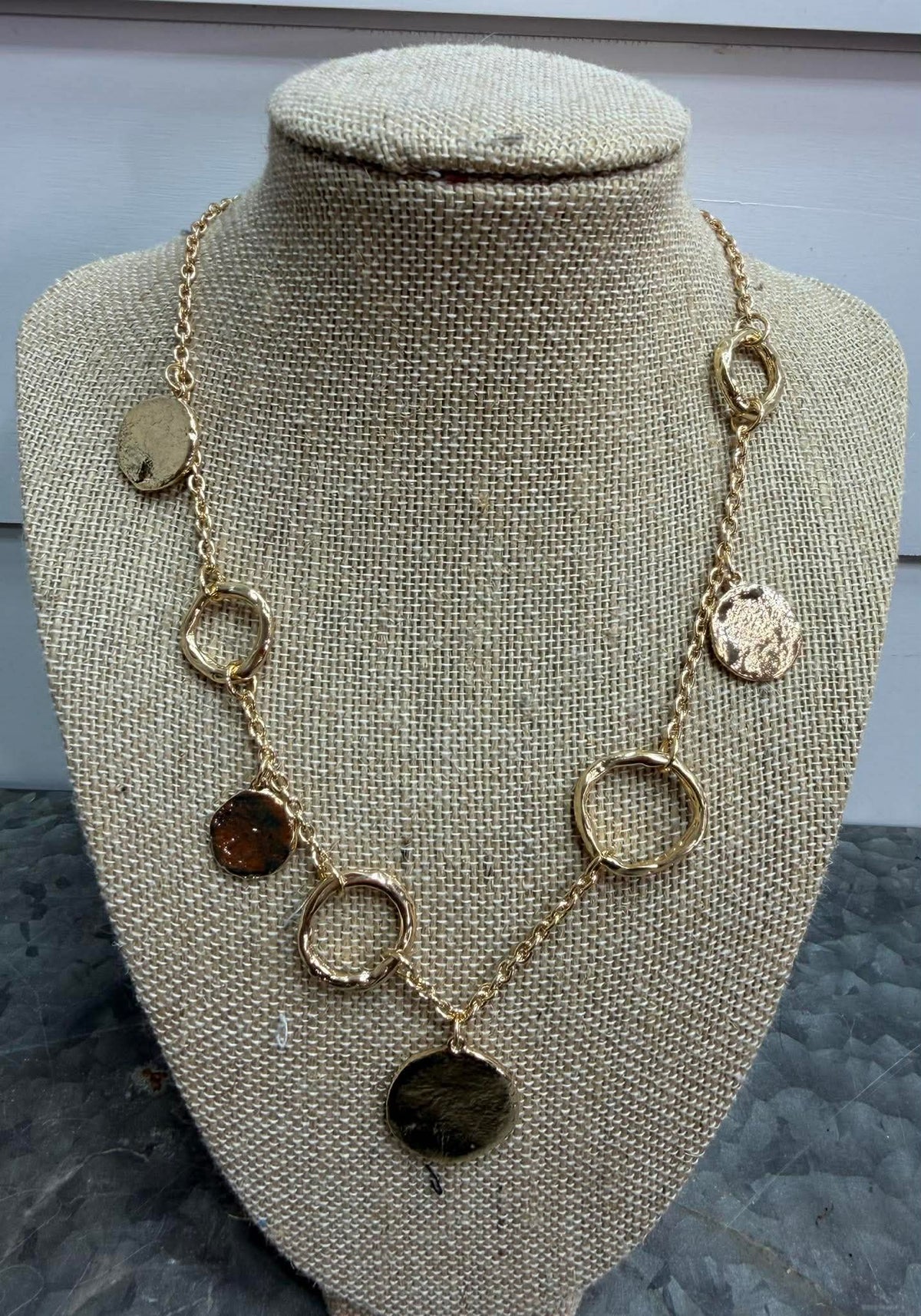 GOLD OPEN HAMMERED CIRCLE AND GOLD COIN NECKLACE