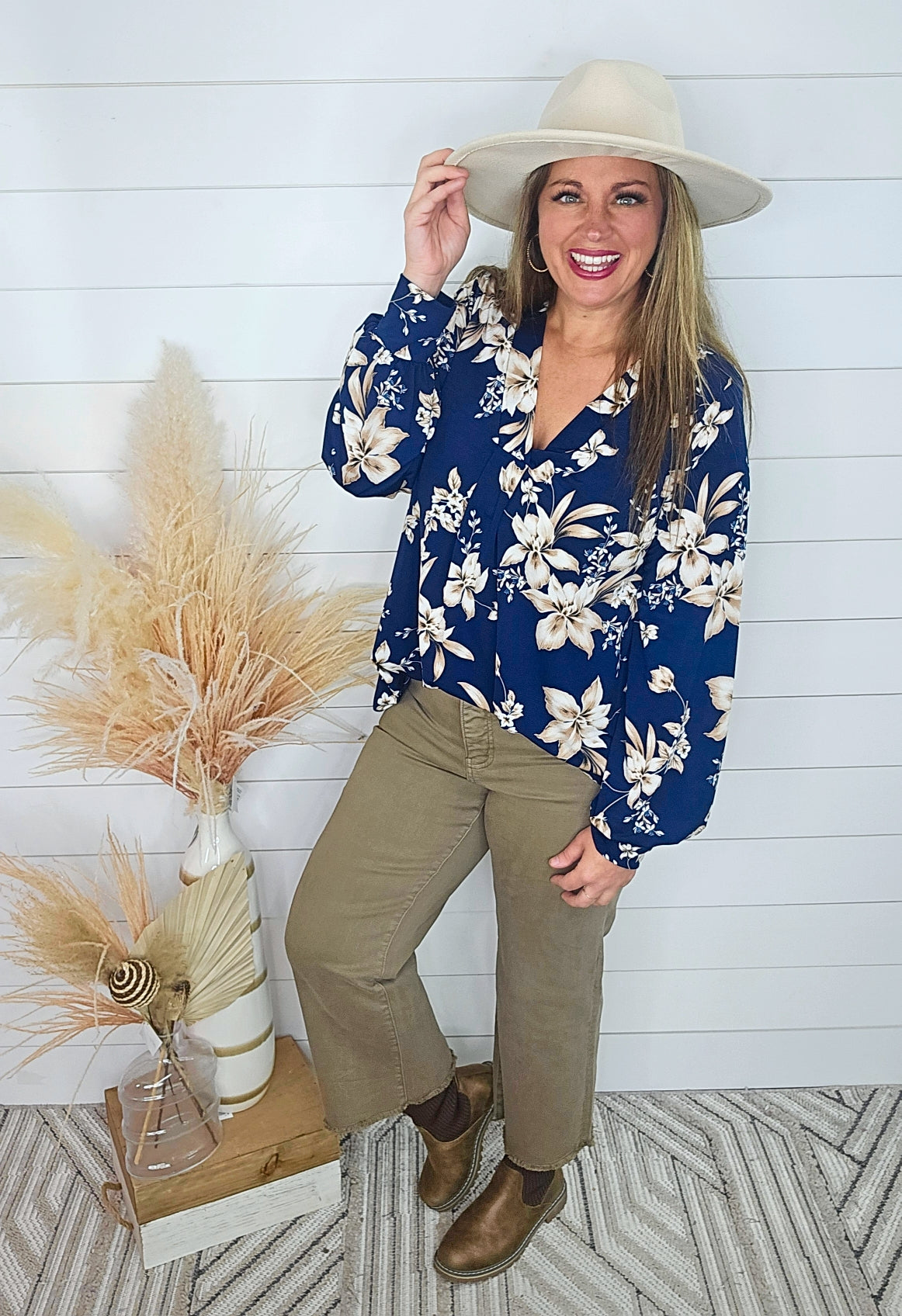 NAVY/TAUPE V NECK LONG SLEEVE KNIT TOP