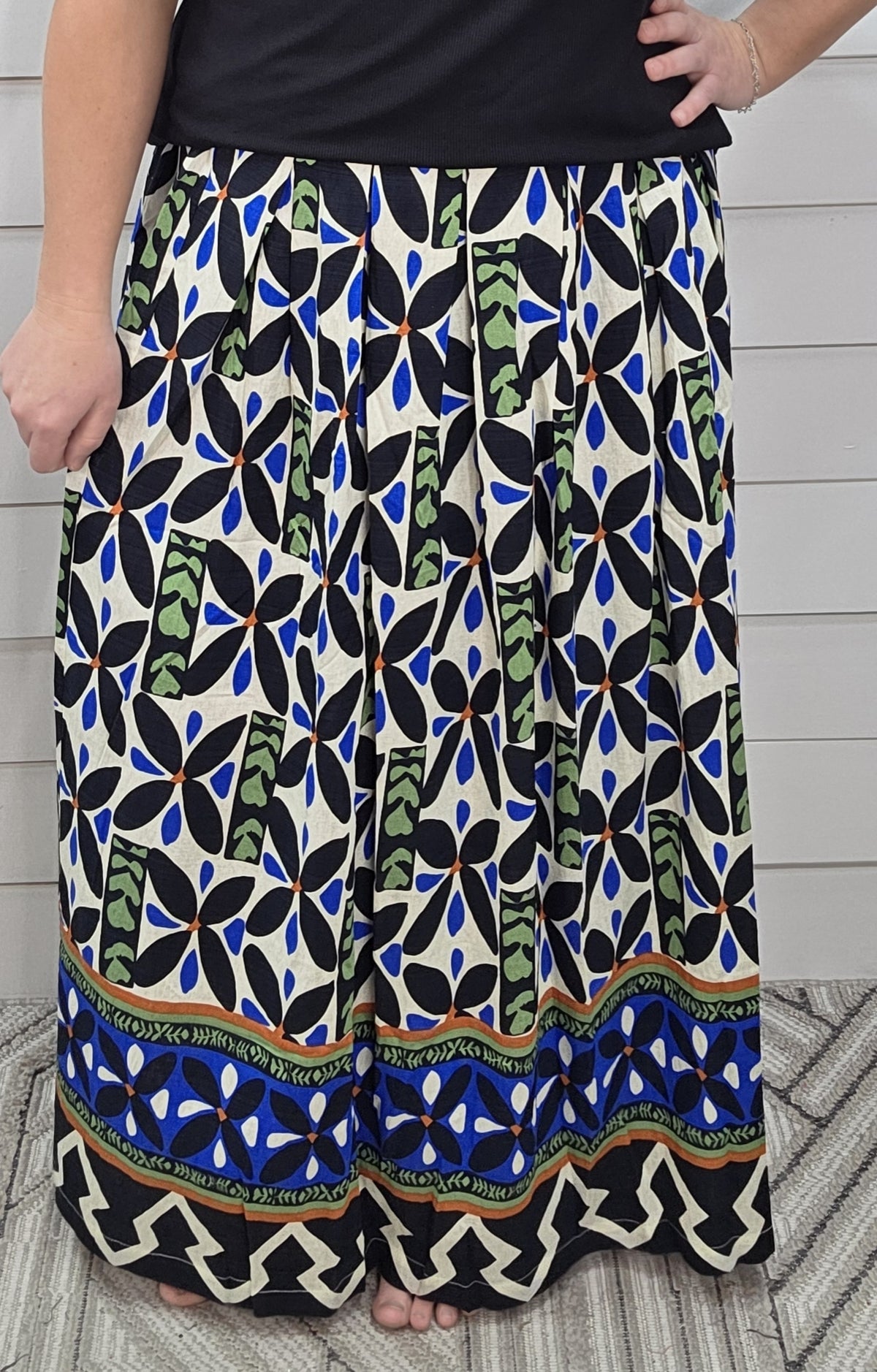 BLACK/BLUE PRINTED ELASTIC WAIST MAXI SKIRT