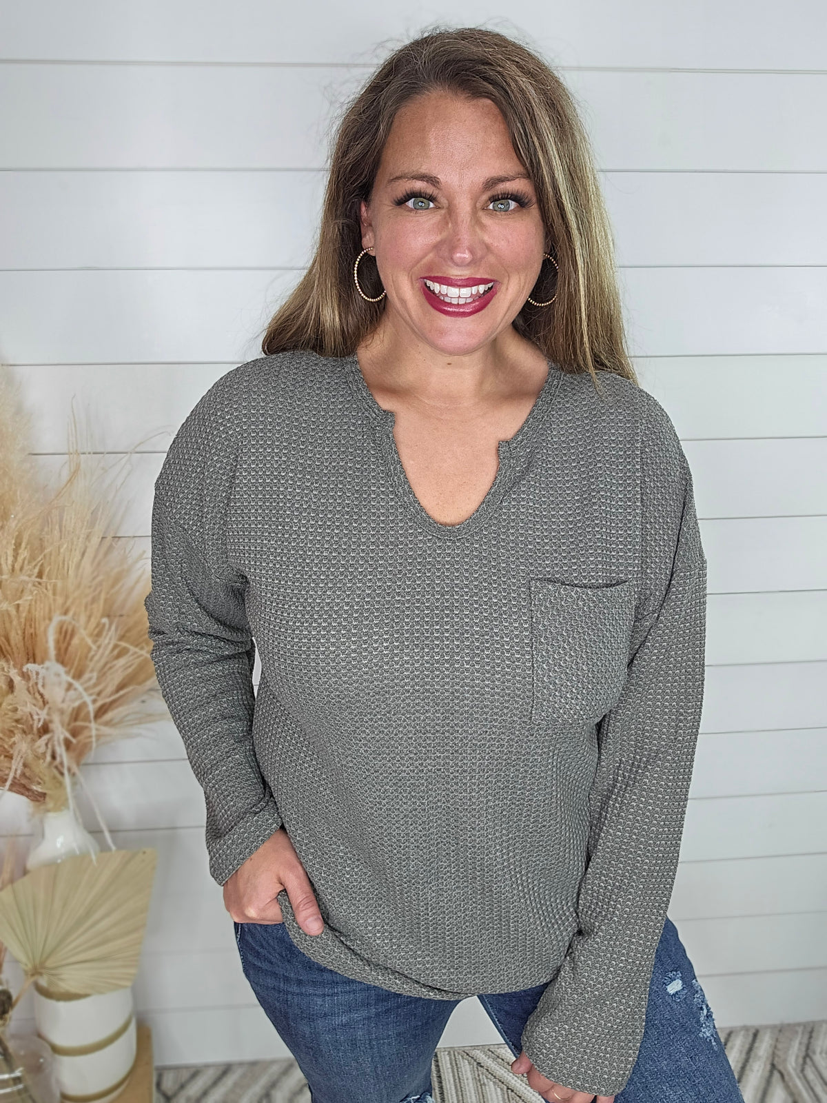 OLIVE WAFFLE V NECK CHEST POCKET TOP