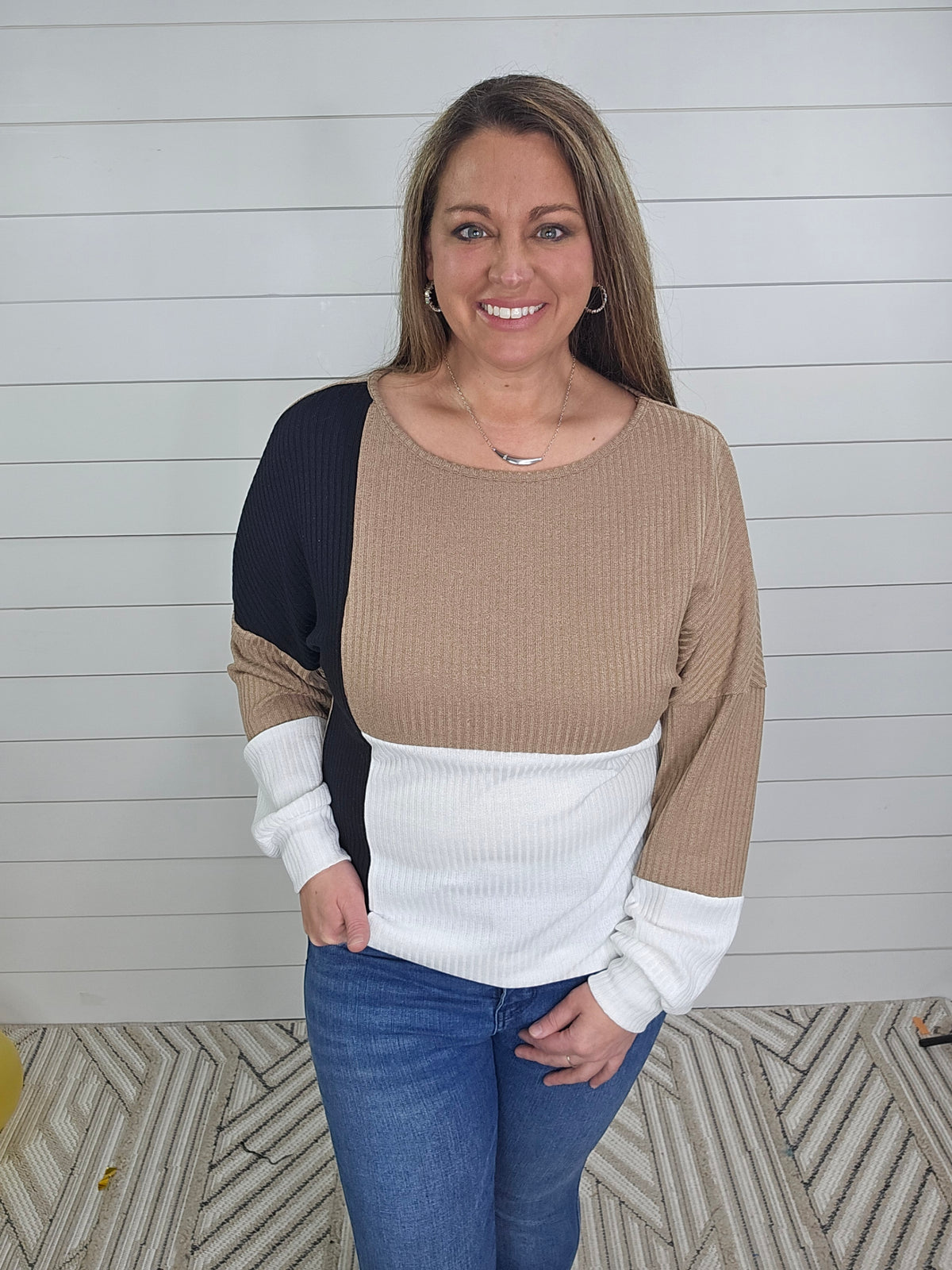 TAUPE/BLACK/IVORY COLORBLOCK KNIT TOP