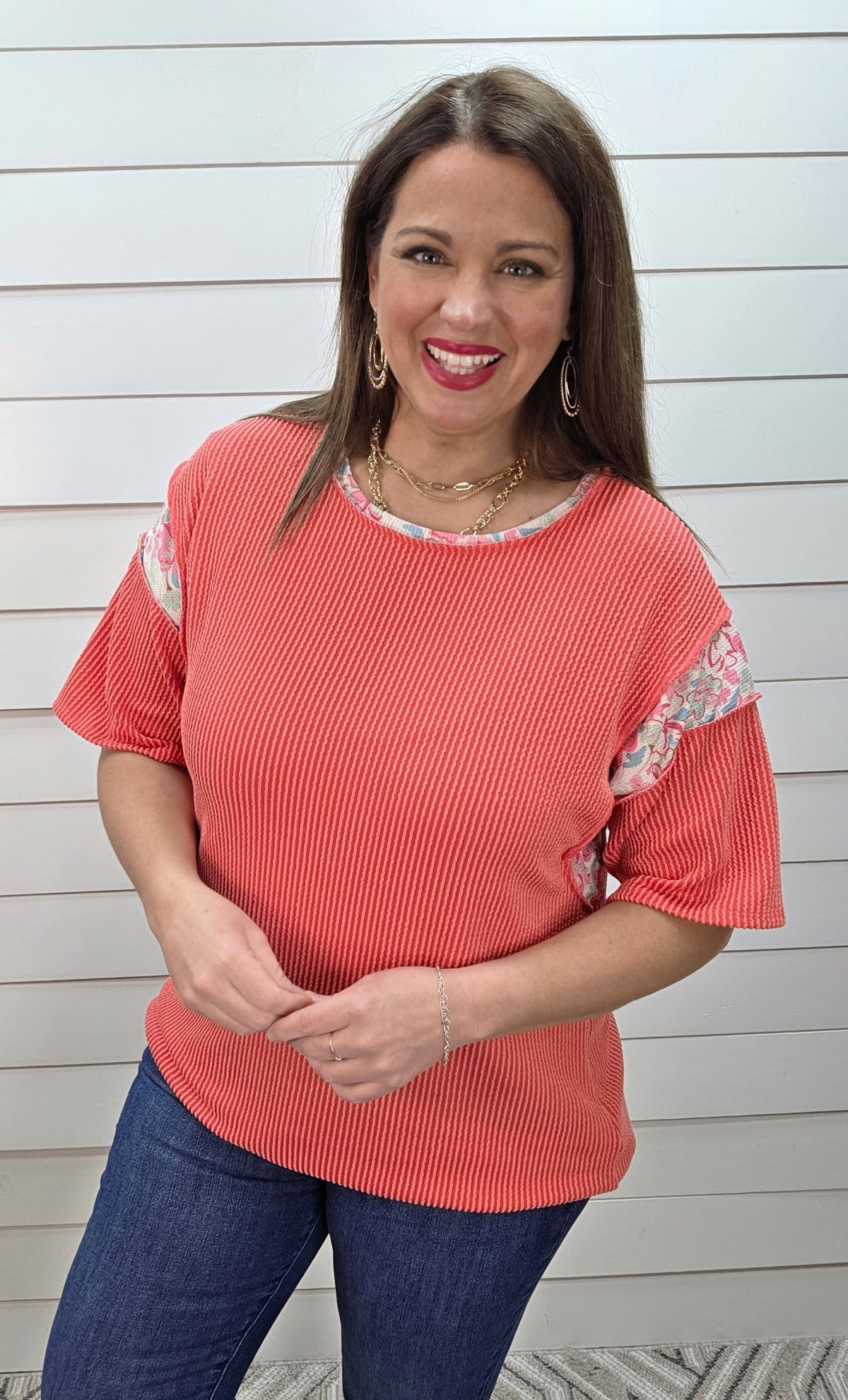 CORAL RAISED RIBBED KNIT TOP W/ FLORAL CONTRAST