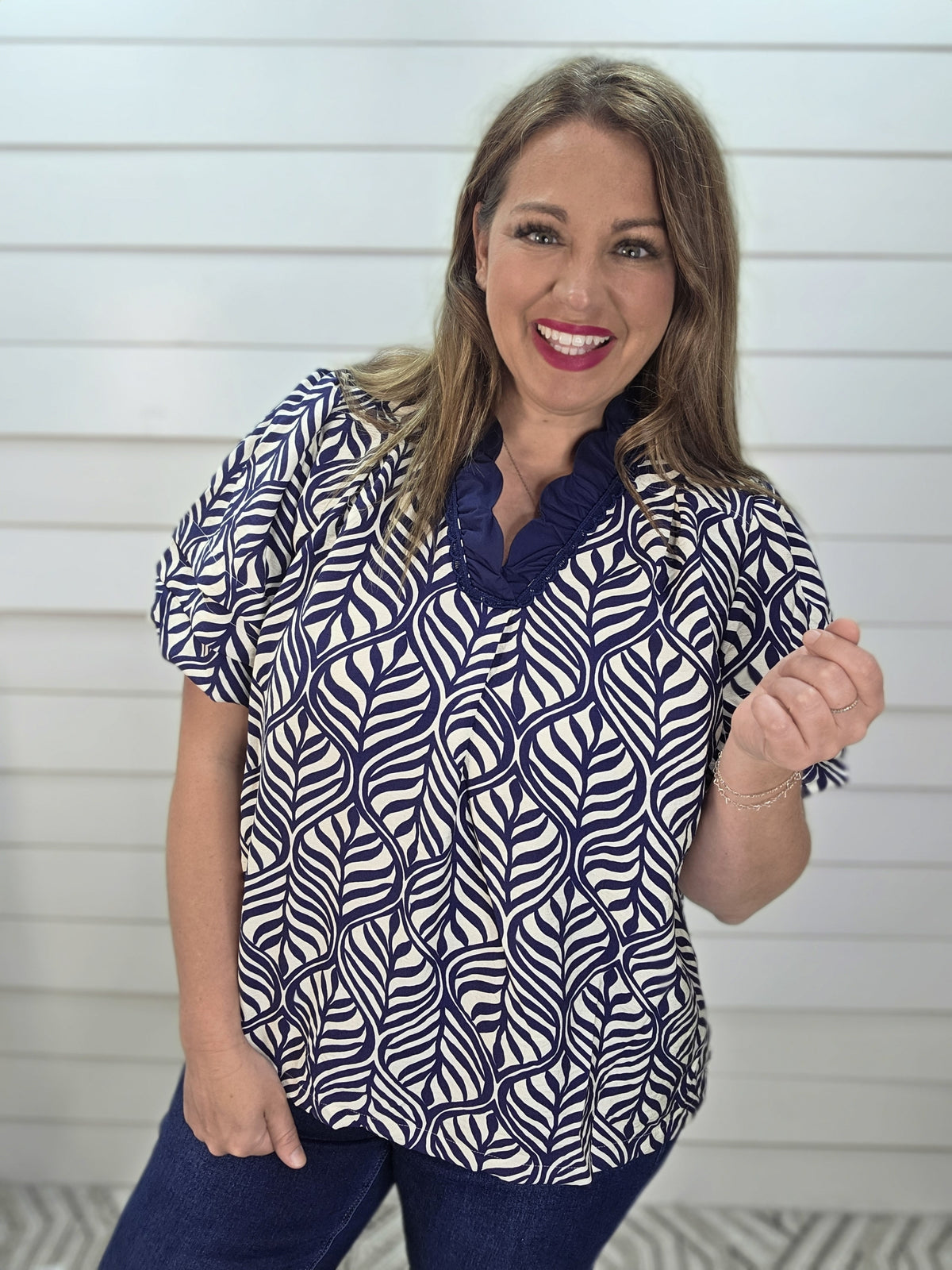 NAVY/CREAM PRINTED V NECK TOP W/ BUBBLE SLEEVE AND SCALLOPED NECKLINE