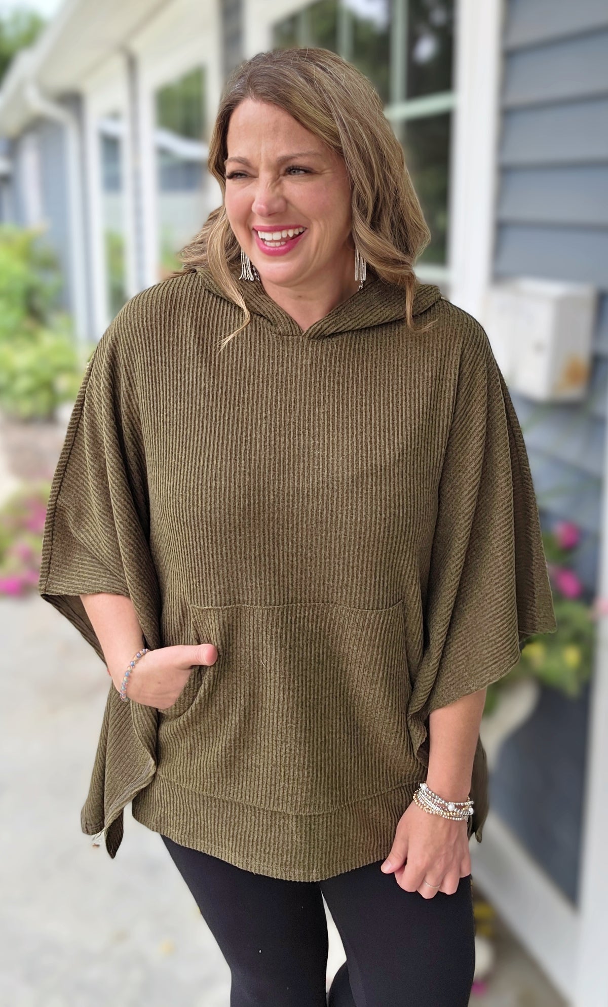 DEAR SCARLETT HORIZON PONCHO HOODIE - OLIVE