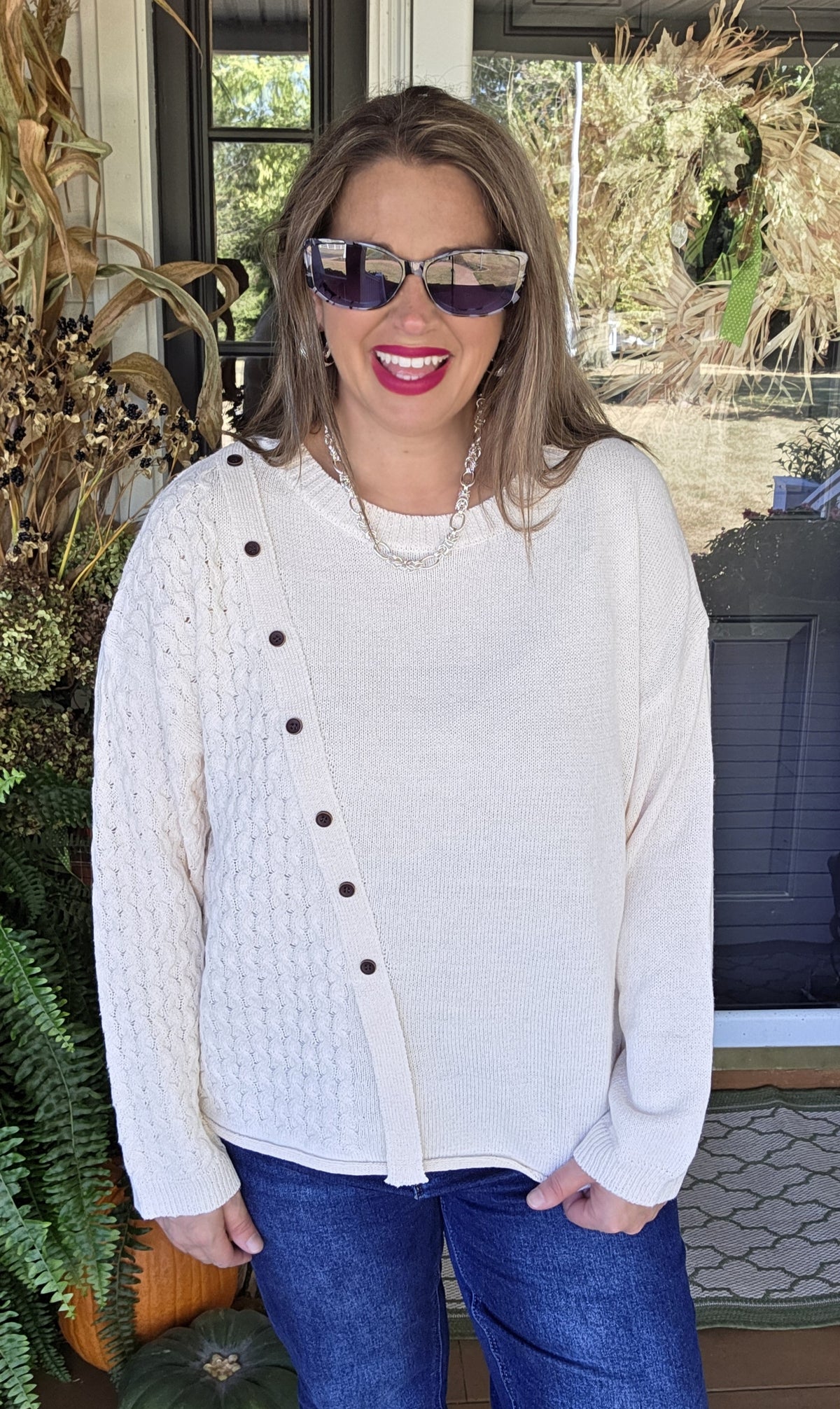 IVORY BUTTON CONTRAST KNIT SWEATER