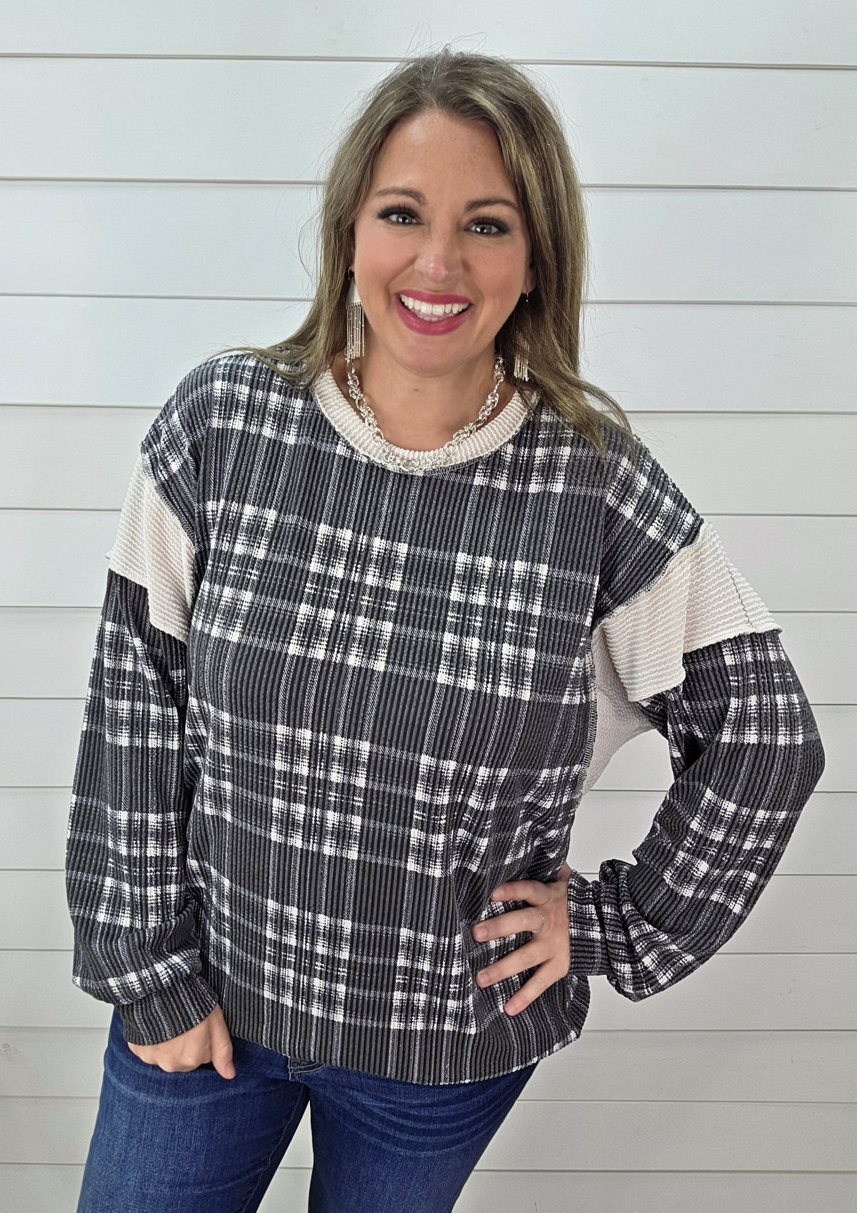 CHARCOAL PLAID RAISED RIBBED KNIT TOP