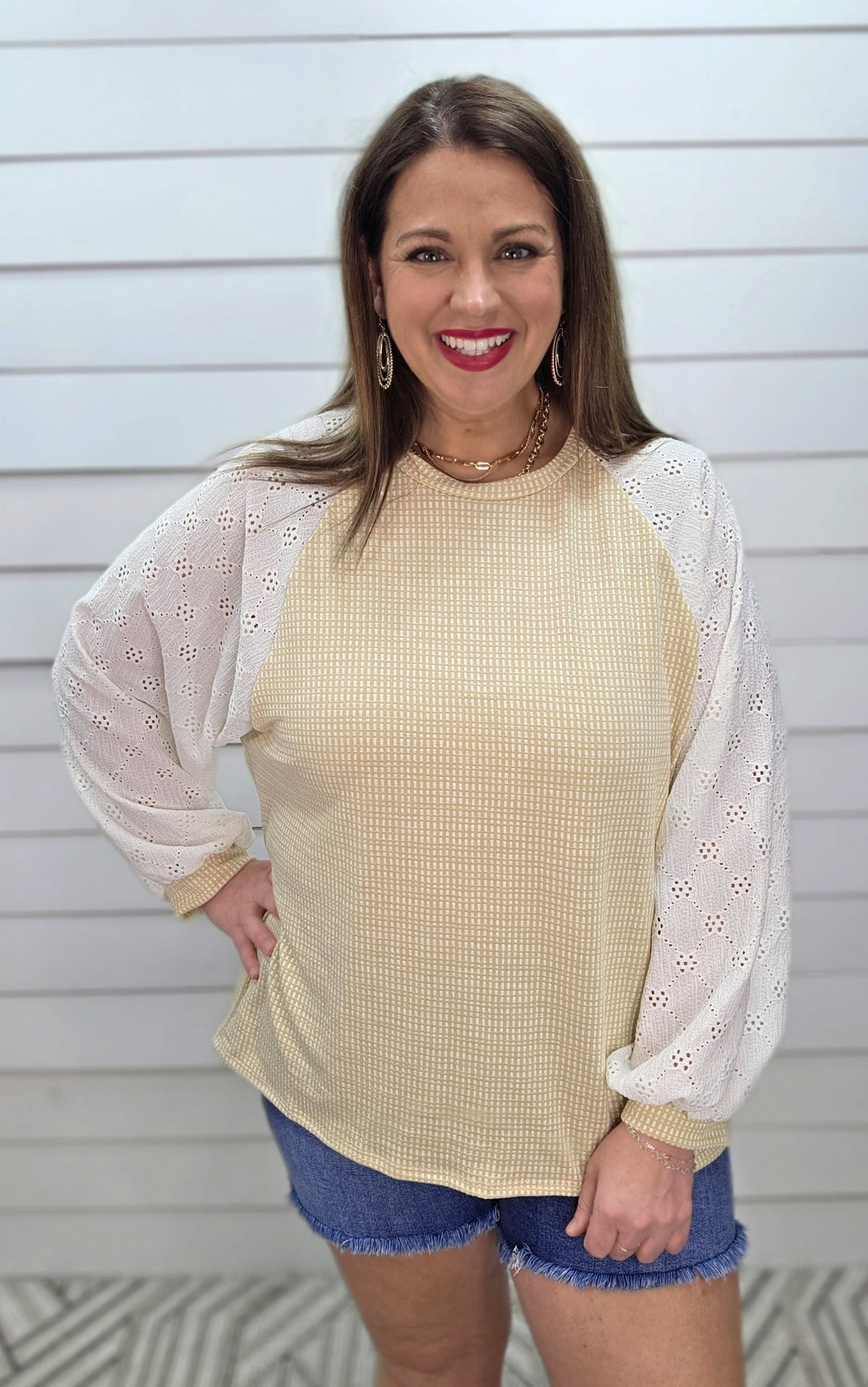 TAUPE PRINTED KNIT TOP W/ CROCHET LACE SLEEVES