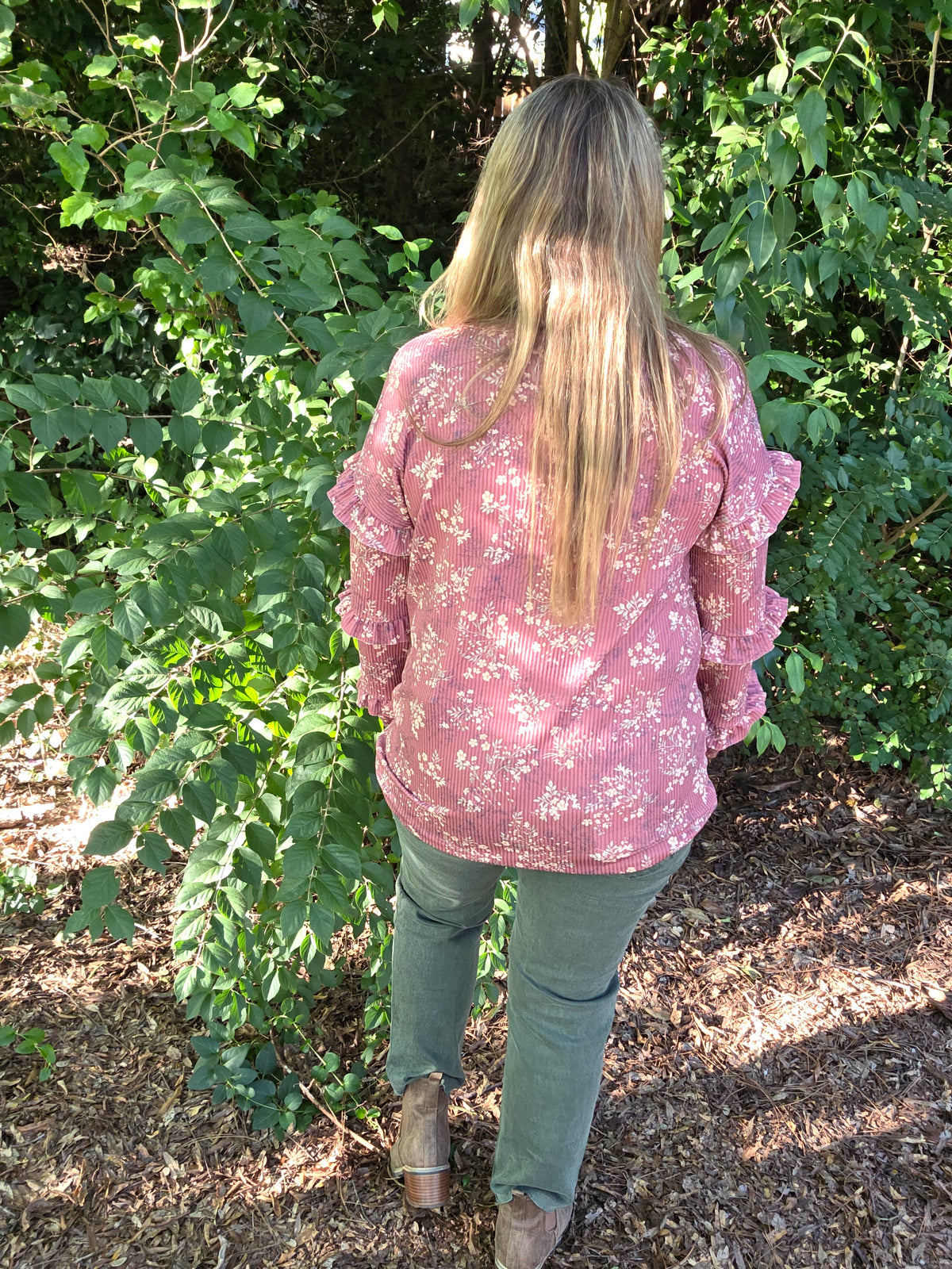 MARSALA RAISED RIBBED FLORAL RUFFLE DETAIL SLEEVE KNIT TOP