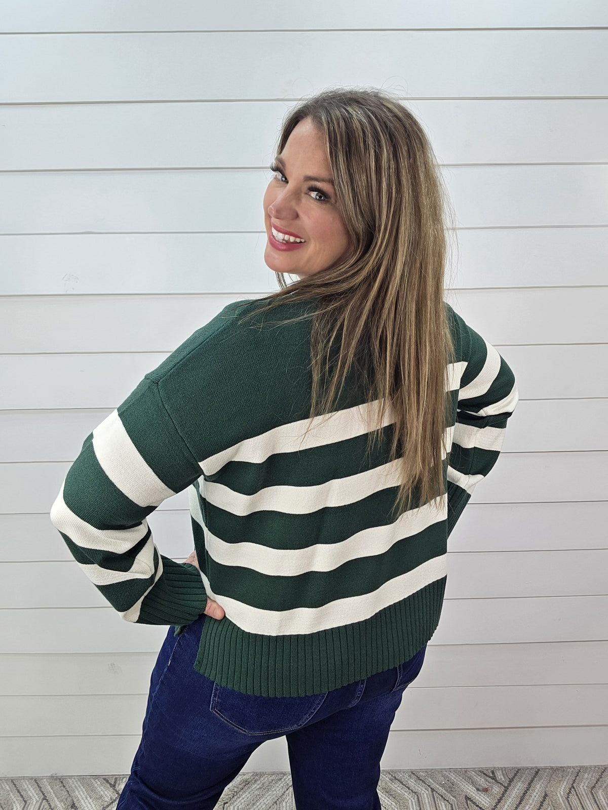 GREEN/CREAM STRIPED PULLOVER SWEATER