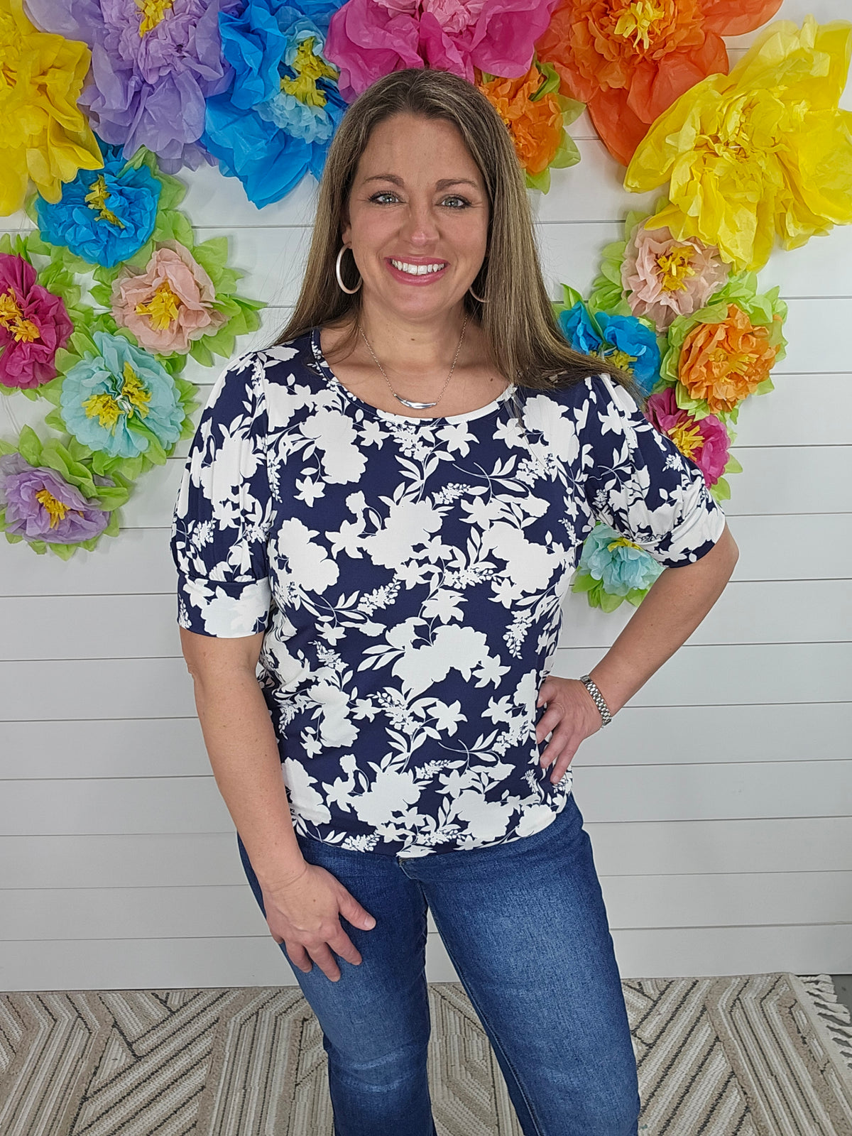 NAVY/WHITE FLORAL SHORT SLEEVE TOP