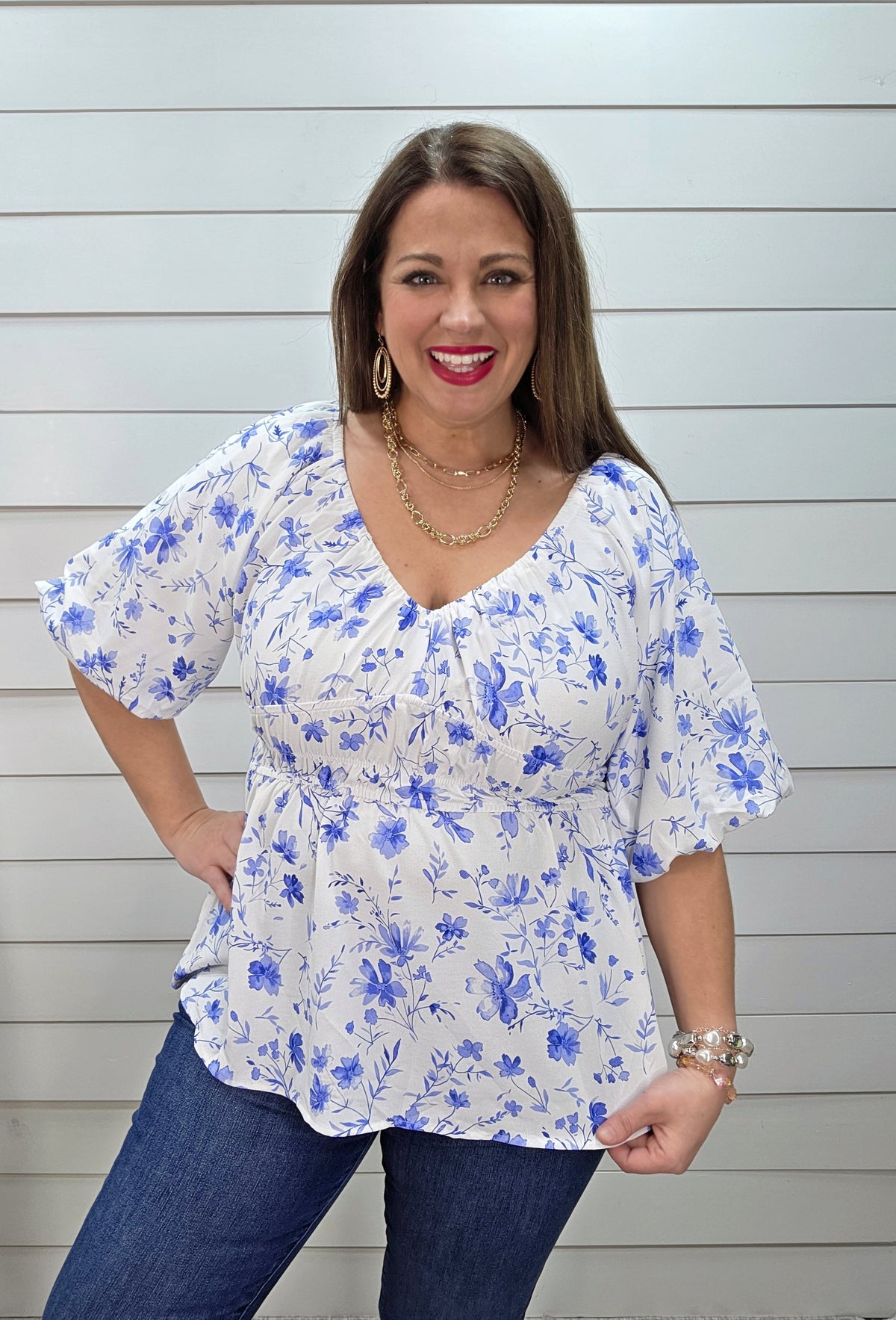 WHITE/BLUE FLORAL BABYDOLL V NECK WOVEN TOP