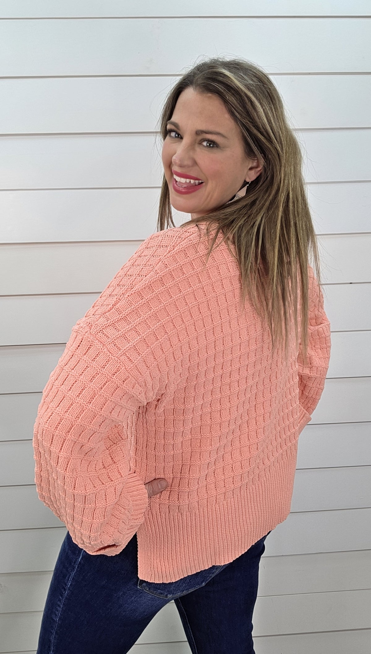 CORAL TEXTURED PULLOVER SWEATER