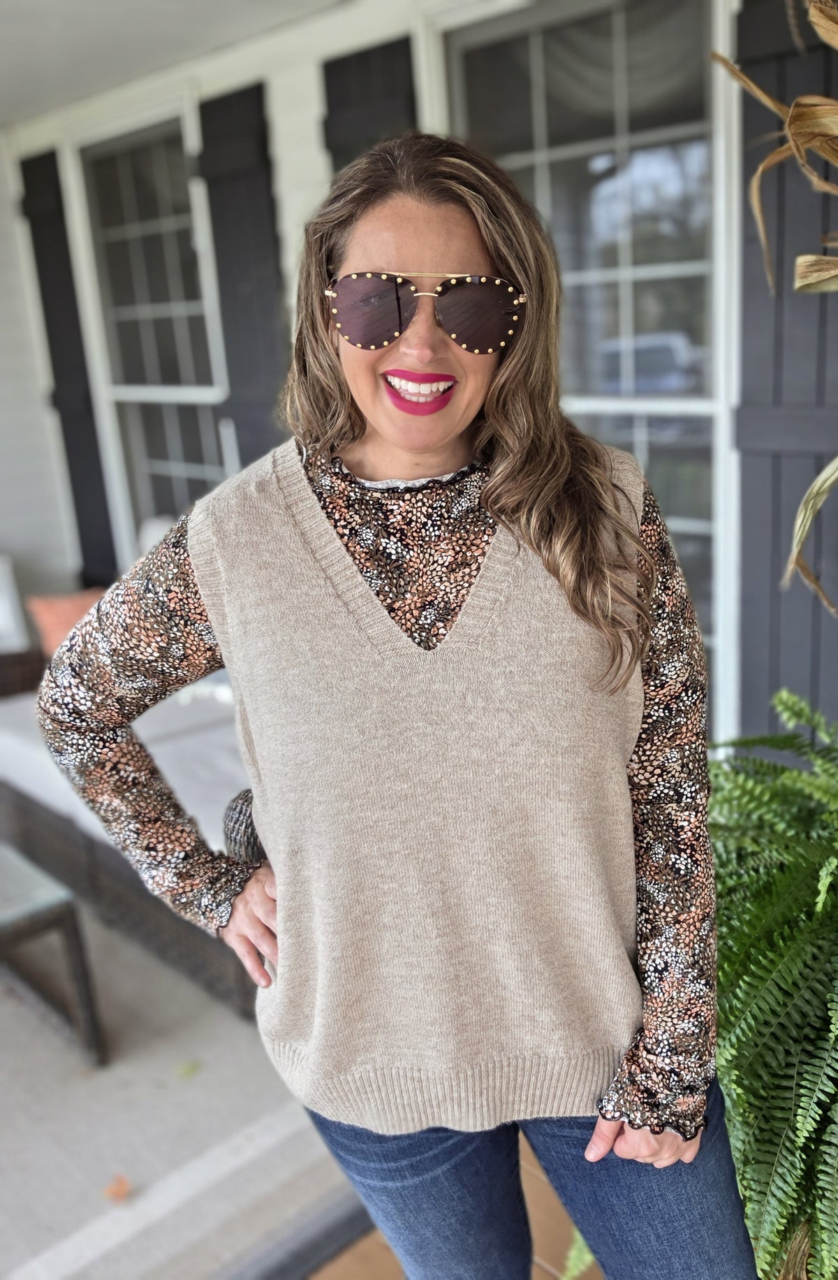 MOCHA V NECK LIGHT WEIGHT SWEATER VEST