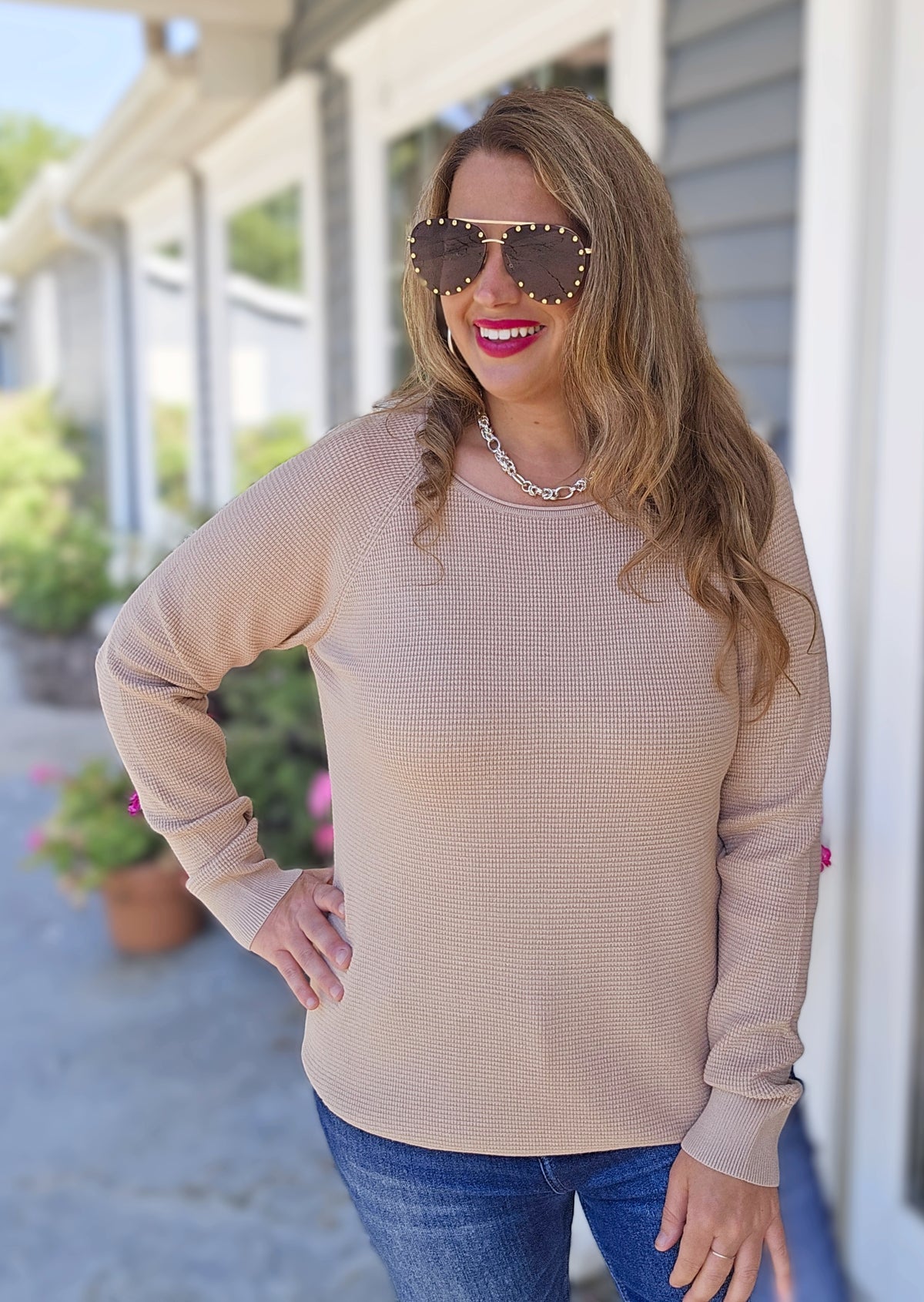 TAUPE MINI WAFFLE TEXTURE KNIT LIGHT WEIGHT SWEATER W/ CURVED HEM