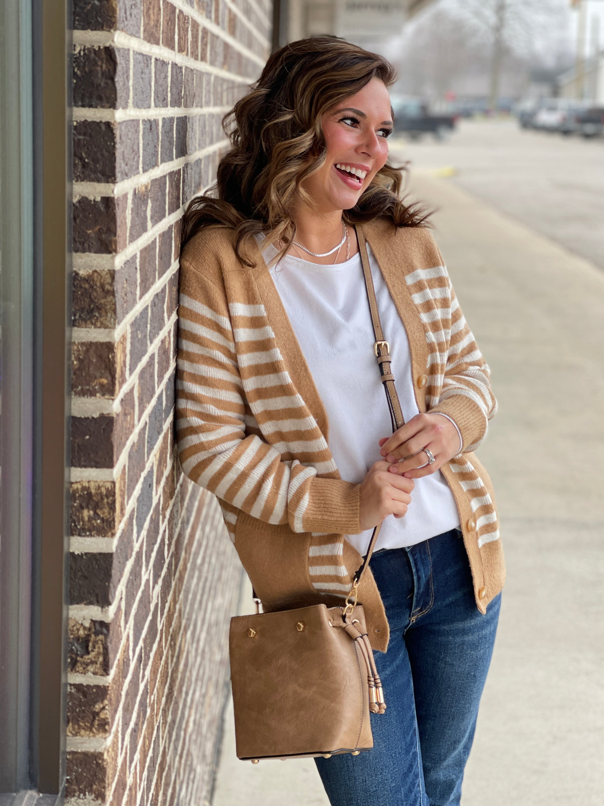 CAMEL/IVORY STRIPED BUTTON CARDIGAN