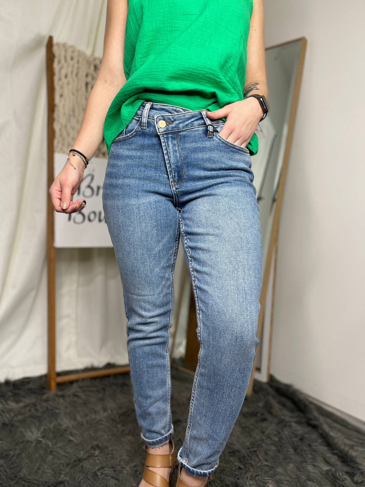 JUDY BLUE HW CROSS OVER RELAXED JEAN
