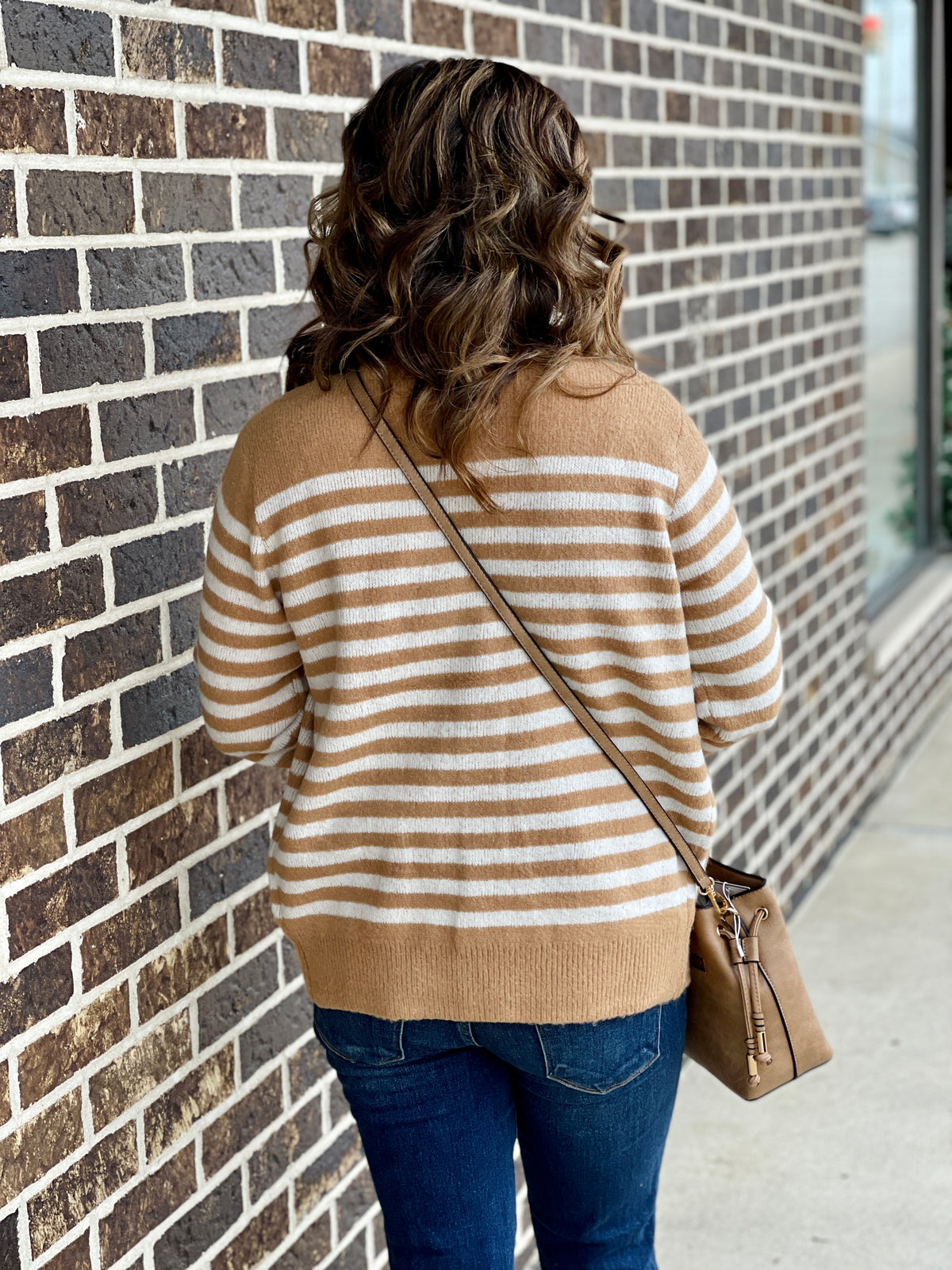CAMEL/IVORY STRIPED BUTTON CARDIGAN