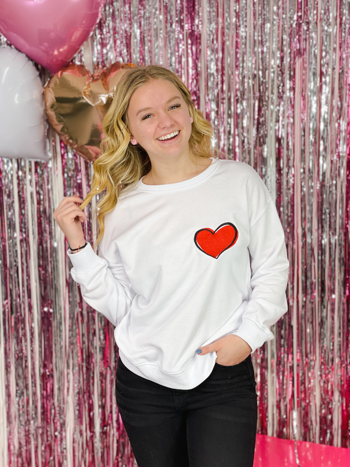 WHITE HEART SHAPED EMBROIDERED PULLOVER