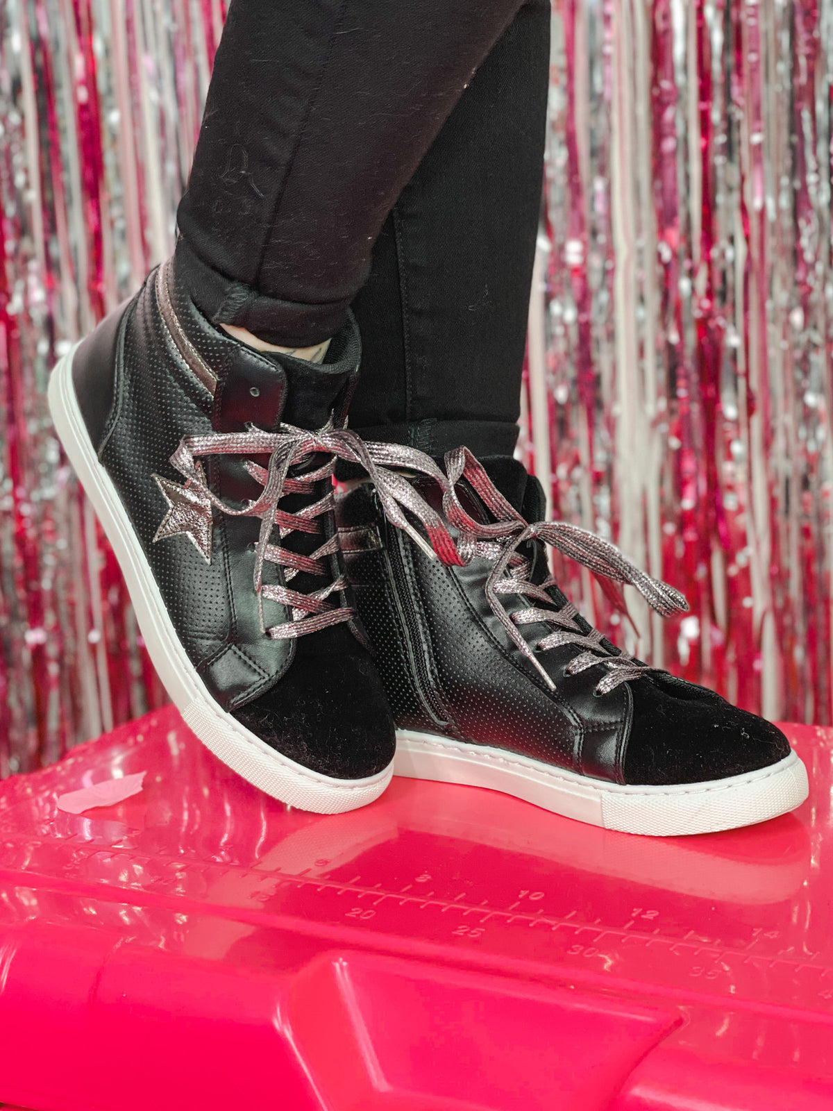 BLACK & PEWTER STAR HIGH TOP TENNIE